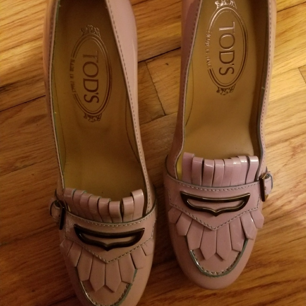 Tods Lavender Patent Leather Pumps
